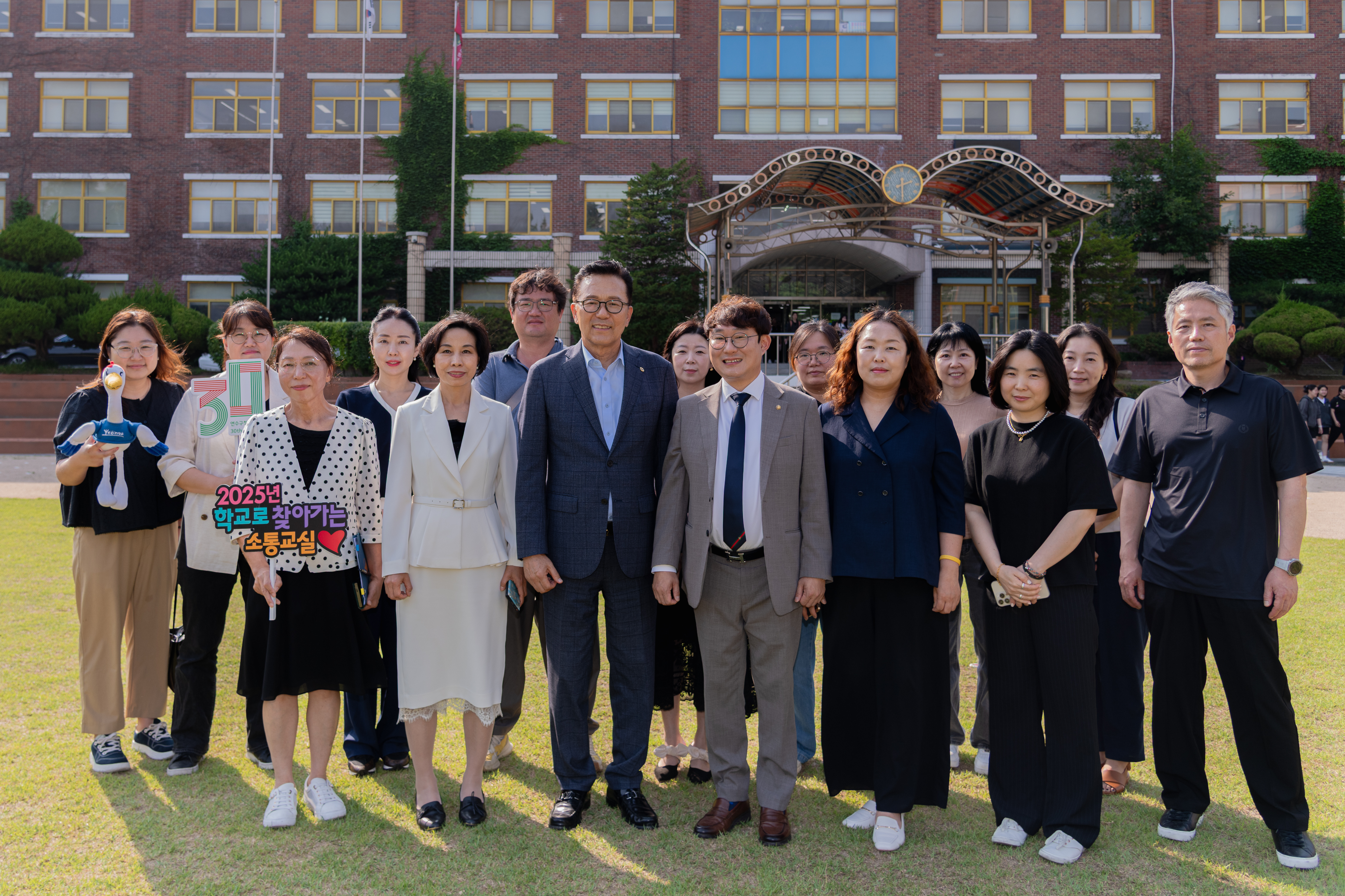 이재호 연수구청장이 미래 세대와의 열린 소통을 위해 지난 4일부터 진행한 학교로 찾아가는 소통교실을 지난 26일 함박중학교를 끝으로 모두 마무리했다